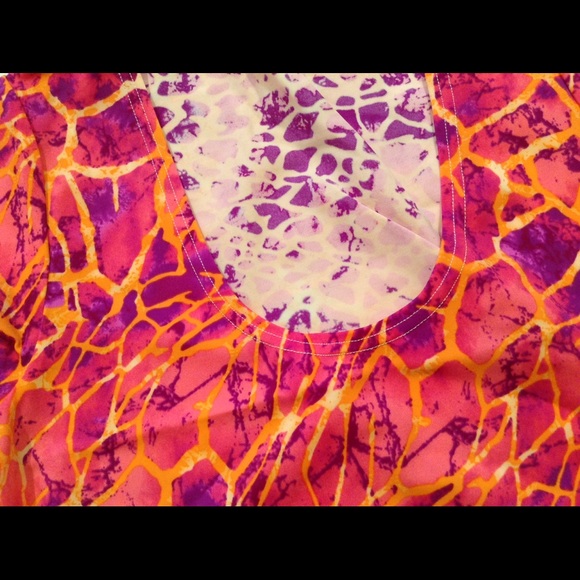 Multicolored Pink Spandex Cap Sleeve Crop Top - Picture 3 of 3